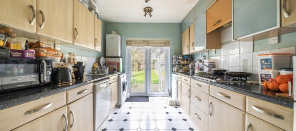 3 bedrooms House in London, United Kingdom No. 7664 3