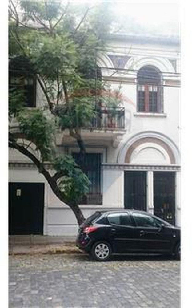 Casa de 4 dormitorios en Buenos Aires, Argentina No. 88215