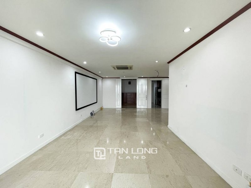 4 bedrooms Apartment in Tay Ho, Vietnam No. 612