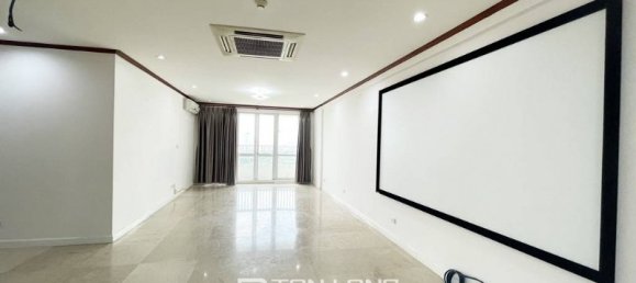 4 bedrooms Apartment in Tay Ho, Vietnam No. 612 2