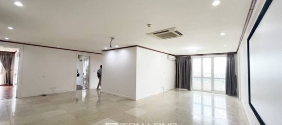 4 bedrooms Apartment in Tay Ho, Vietnam No. 612 23