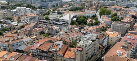 9 bedrooms Building in Porto, Portugal No. 141427 2