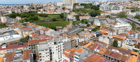 9 bedrooms Building in Porto, Portugal No. 141427 4