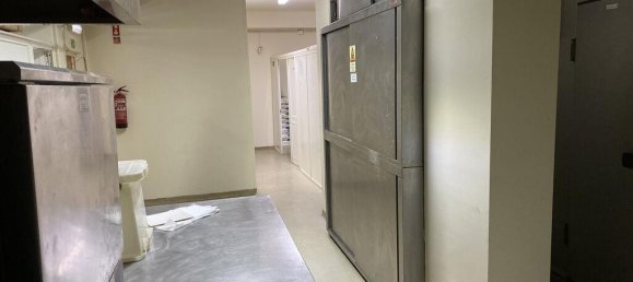 266m² Commercial property in Odivelas, Portugal No. 127238 11