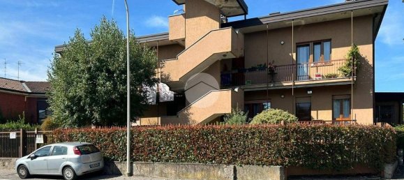 3 bedrooms Apartment in Seregno, Italy No. 378738 2