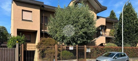 3 bedrooms Apartment in Seregno, Italy No. 378738 3