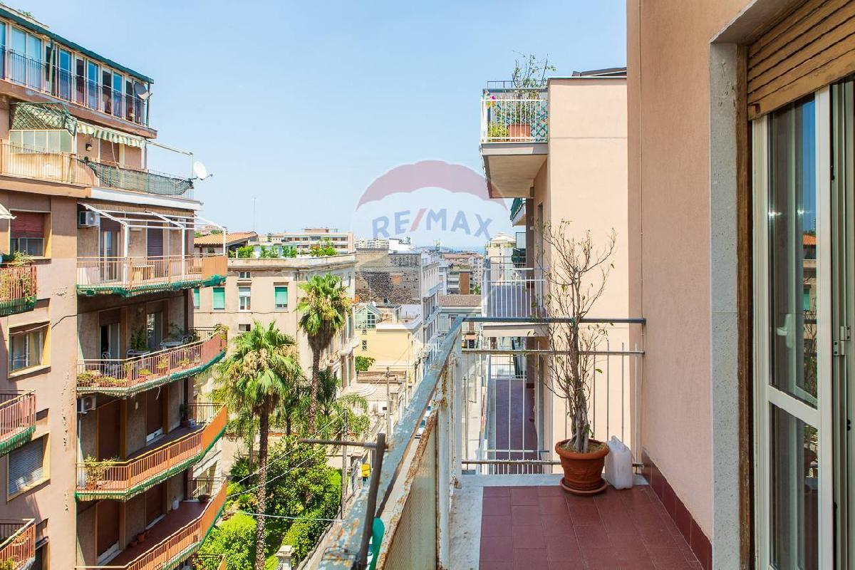 2 bedrooms Apartment in Catania, Italy No. 279760