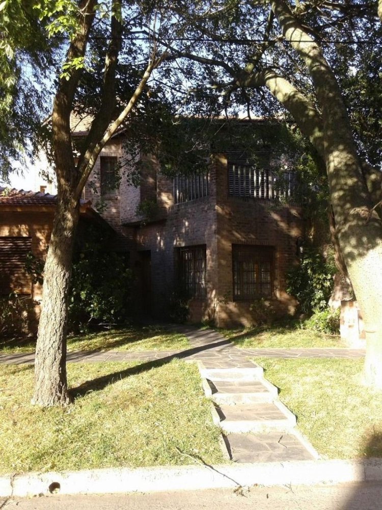 6 bedrooms House in Mar del Plata, Argentina No. 70673