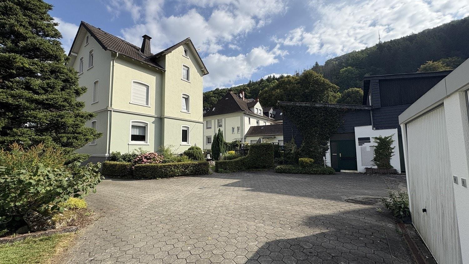 8 rooms Building in Markischer, Germany No. 358448