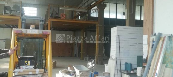 779m² Commercial property in Reggio Emilia, Italy No. 113031 4