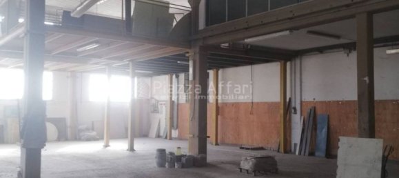 779m² Commercial property in Reggio Emilia, Italy No. 113031 5