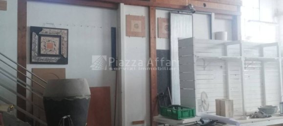 779m² Commercial property in Reggio Emilia, Italy No. 113031 7