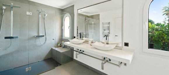 8 bedrooms Villa in Estepona, Spain No. 55329 14