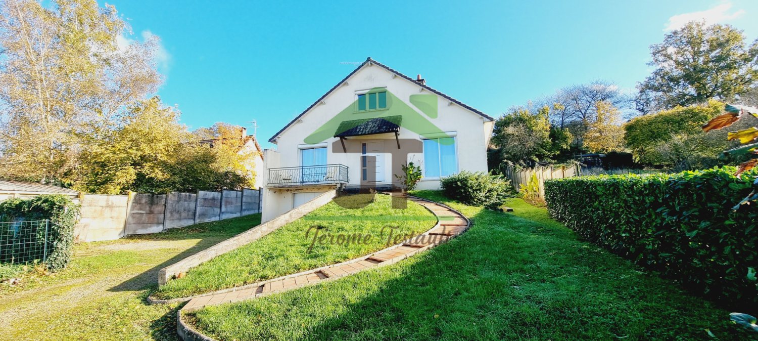 Casa de 4 dormitorios en Chateaudun, France No. 160828