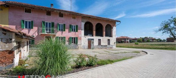 5 rooms House in Isolabella, Italy No. 167179 18