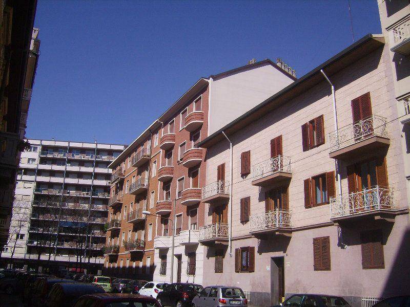 2 bedrooms Apartment in Turin, Italy No. 386466