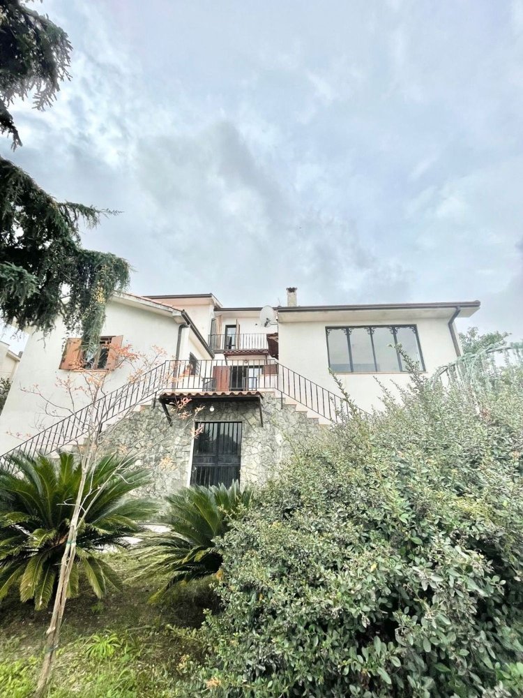 Вилла с 6 комнатами в Мендичино, Италия № 303606