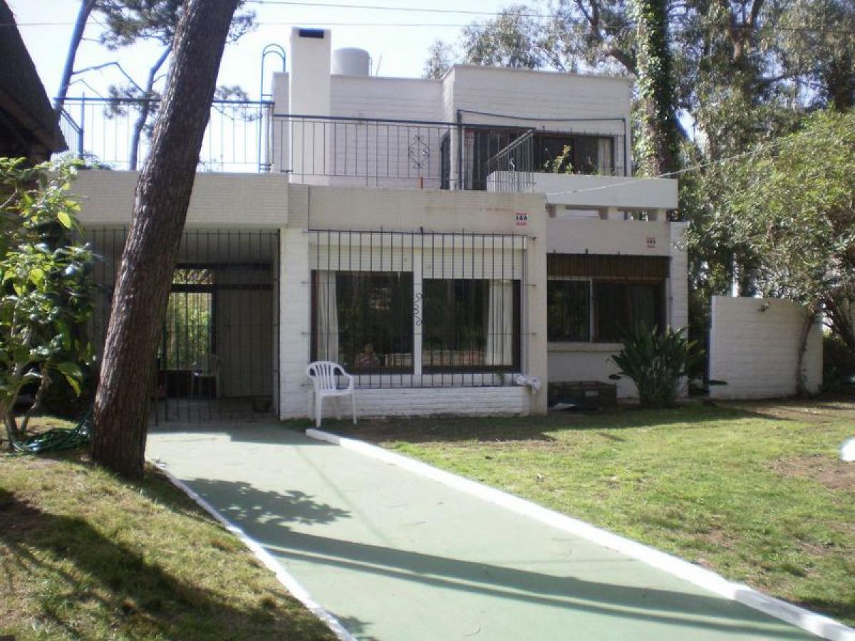 3 bedrooms House in Maldonado, Uruguay No. 230