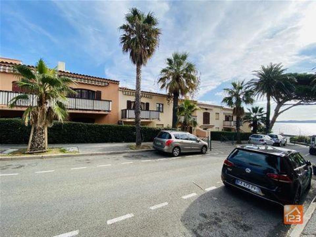 3 bedrooms Condo in Sainte-Maxime, France No. 12567