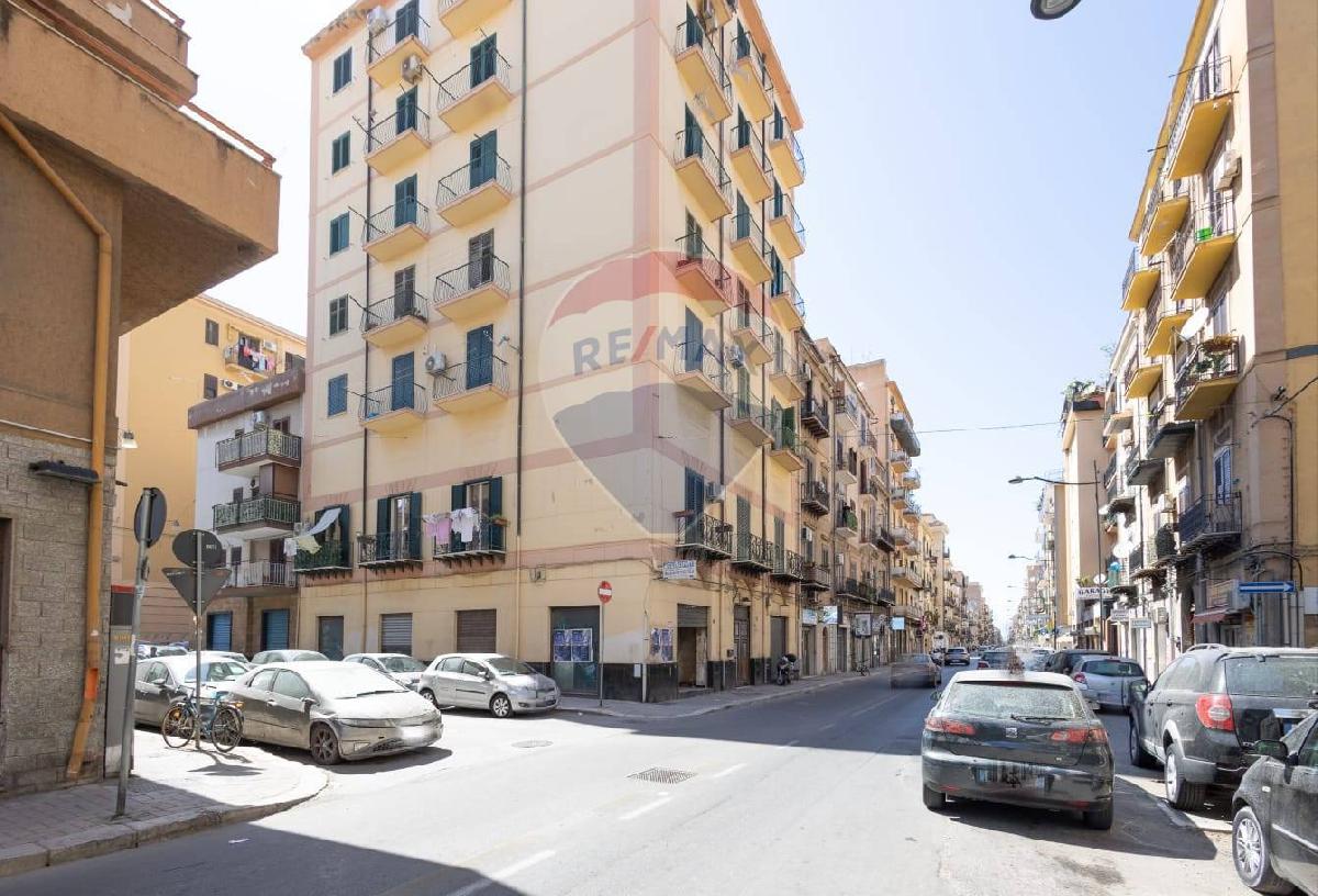 Apartamento de 6 dormitorios en Palermo, Italy No. 19410