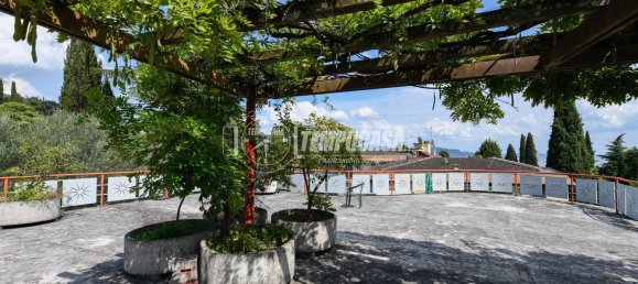 Apartamento de 2 dormitorios en Gardone Riviera, Italy No. 363391 24