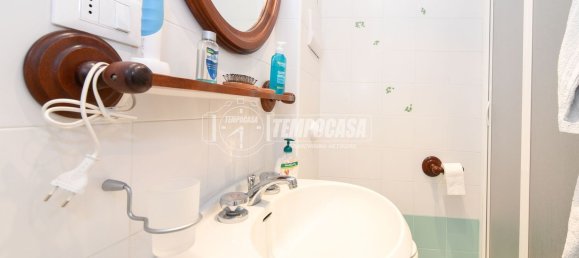 Apartamento de 2 dormitorios en Gardone Riviera, Italy No. 363391 11