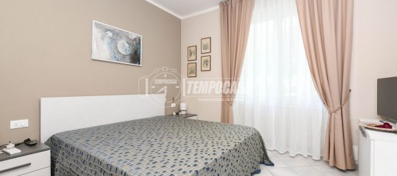 Apartamento de 2 dormitorios en Gardone Riviera, Italy No. 363391 14