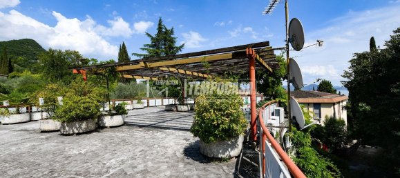 Apartamento de 2 dormitorios en Gardone Riviera, Italy No. 363391 21