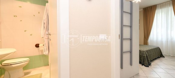 Apartamento de 2 dormitorios en Gardone Riviera, Italy No. 363391 9