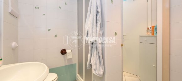 Apartamento de 2 dormitorios en Gardone Riviera, Italy No. 363391 12