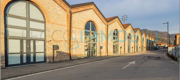 Офис 187м² в Калольциокорте, Италия № 293089 23