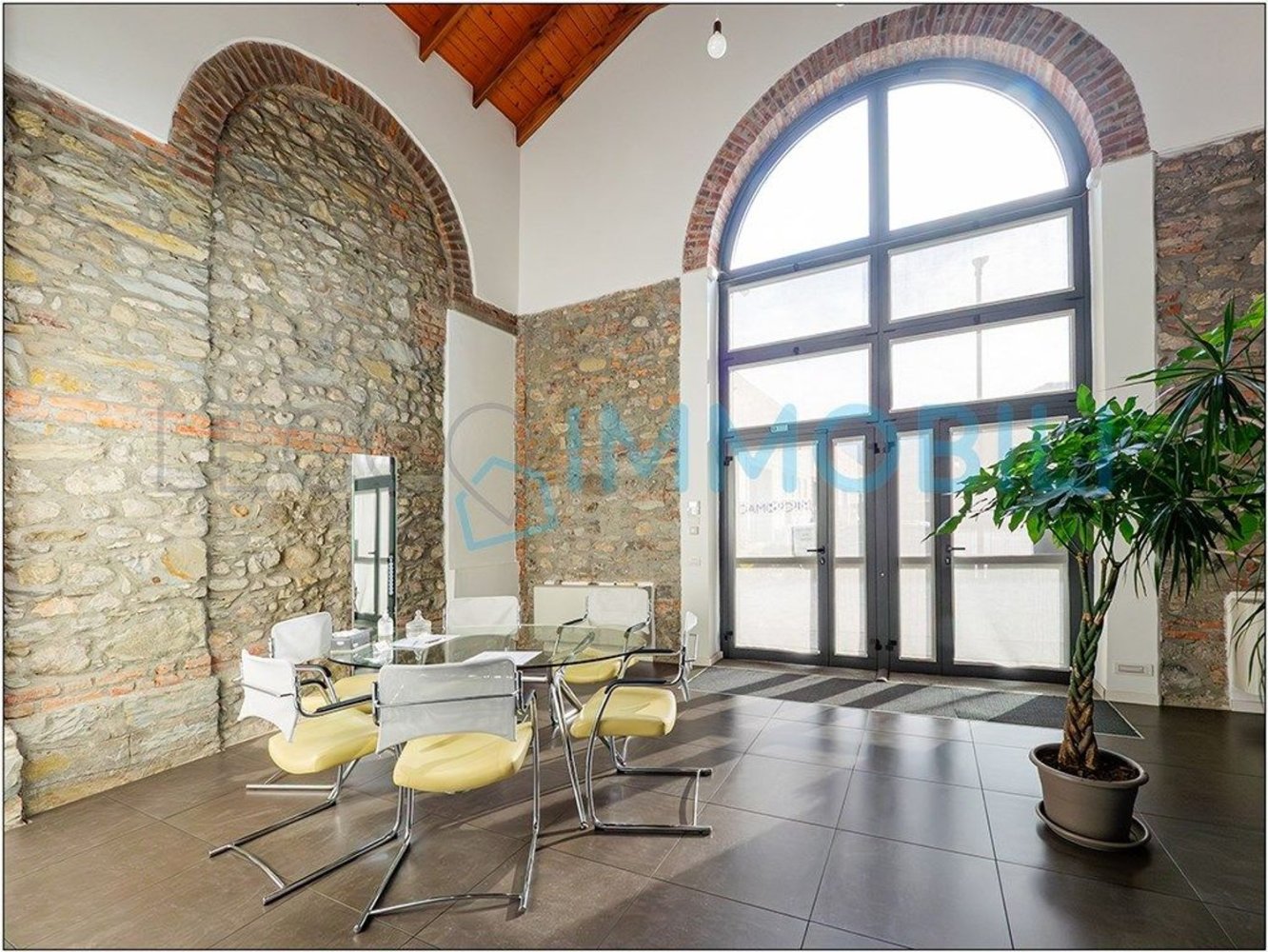 Офис 187м² в Калольциокорте, Италия № 293089