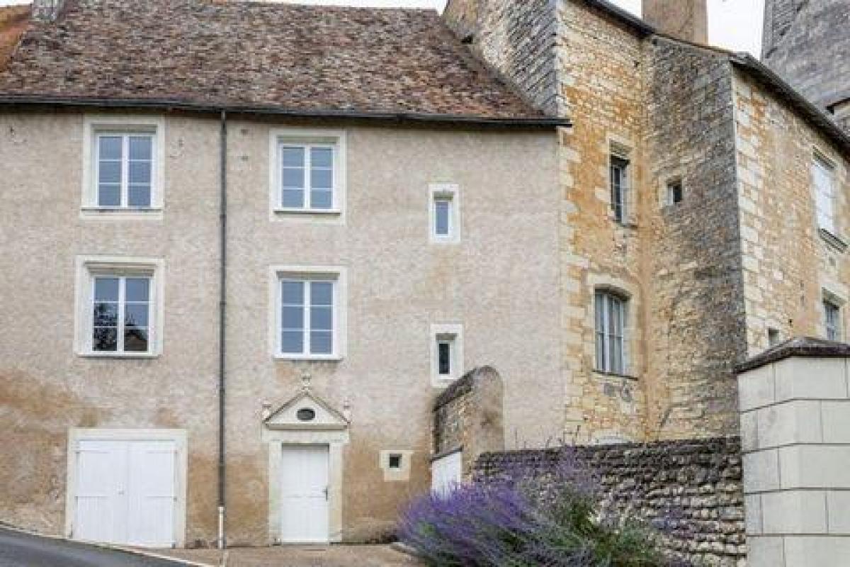 205m² Office in Saint-Sauveur, France No. 18638