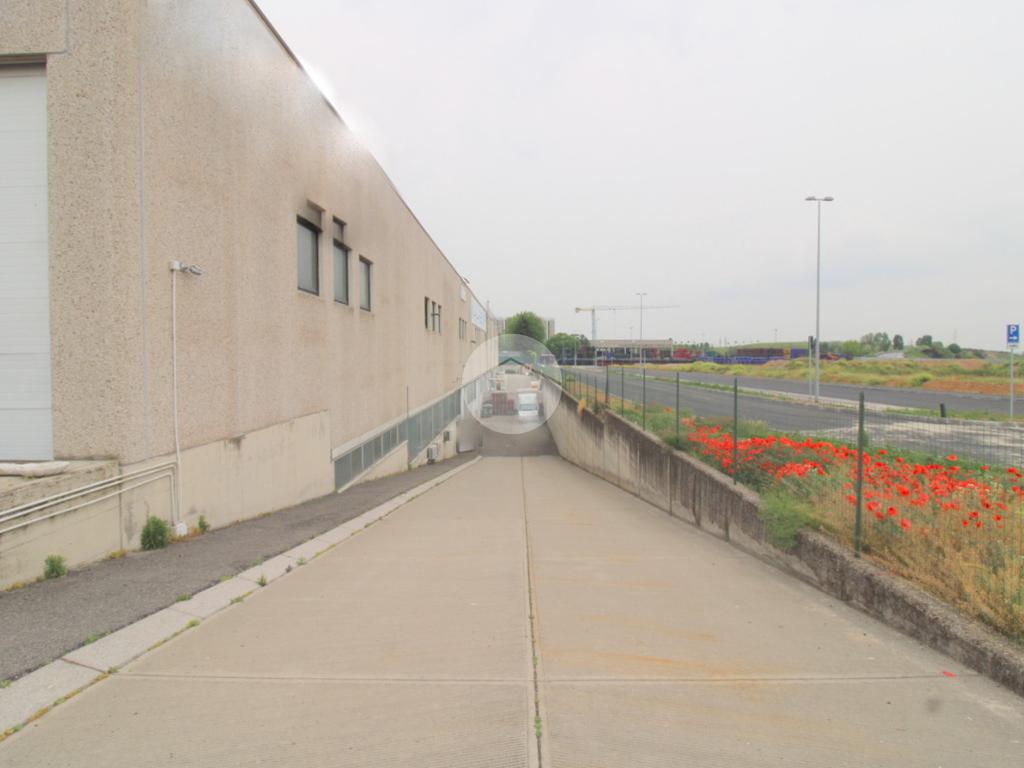 1-salle Entrepôt à Cazzago San Martino, Italy No. 148244