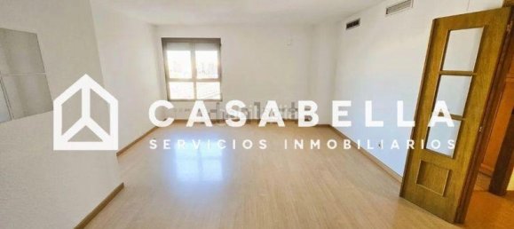 4 bedrooms Apartment in Valencia, Spain No. 20809 2