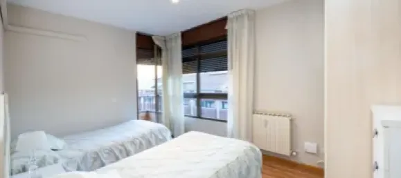 Apartamento de 4 dormitorios en Granada, Spain No. 20104 13