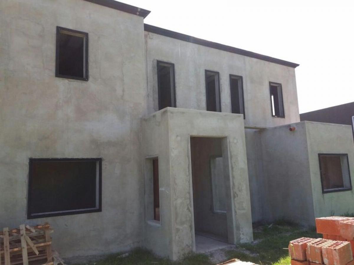 3 bedrooms House in Escobar, Argentina No. 75935