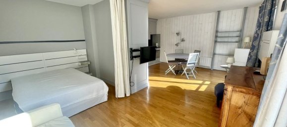 2 rooms Apartment in Paris, France No. 168725 10