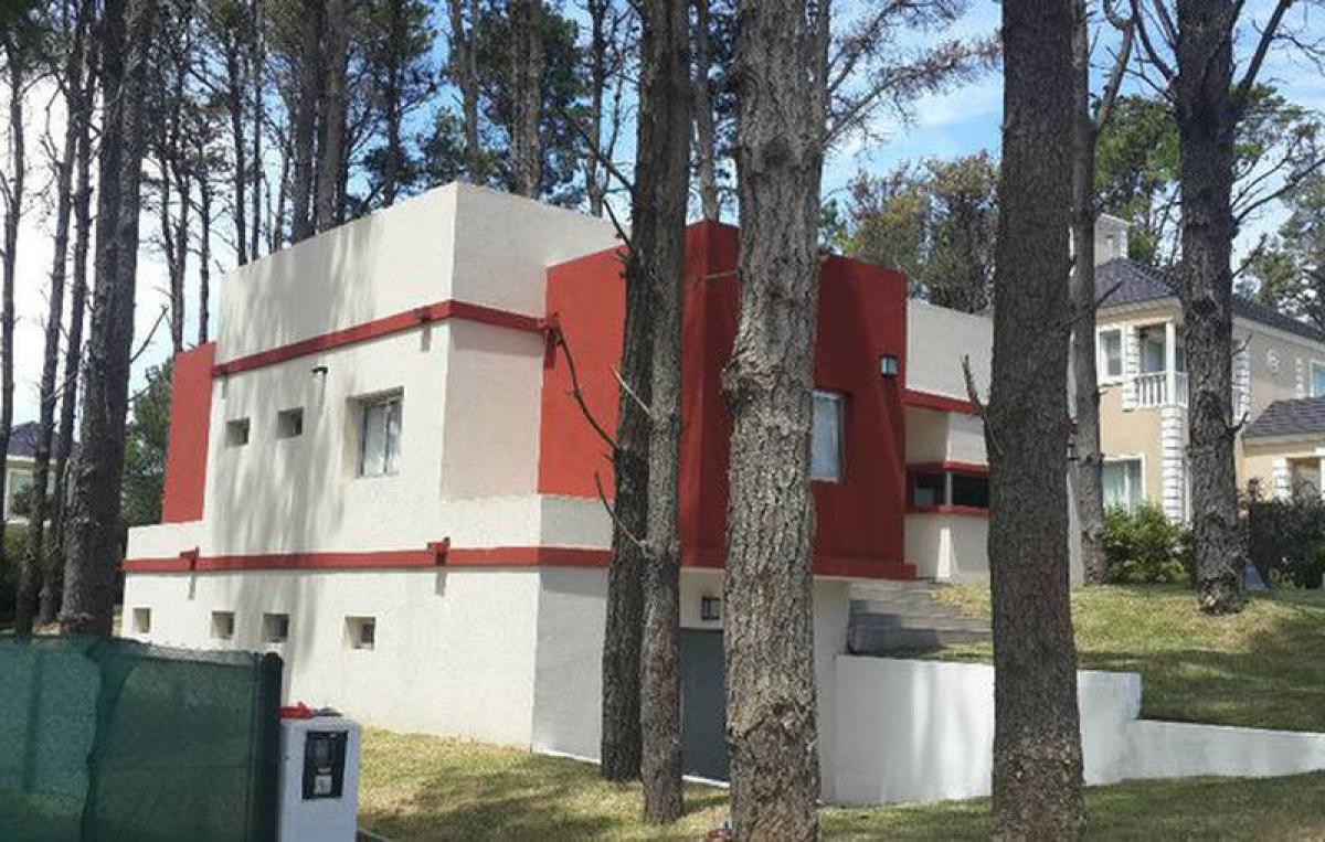 4 bedrooms House in Mar del Plata, Argentina No. 74224