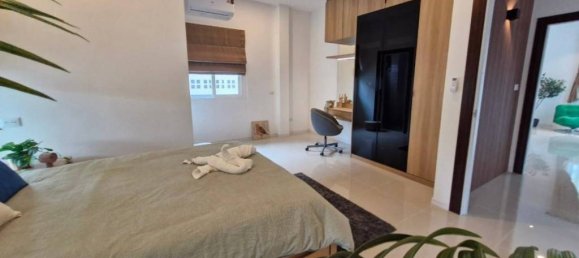 Villa de 3 dormitorios en Bang Lamung, Thailand No. 26830 2