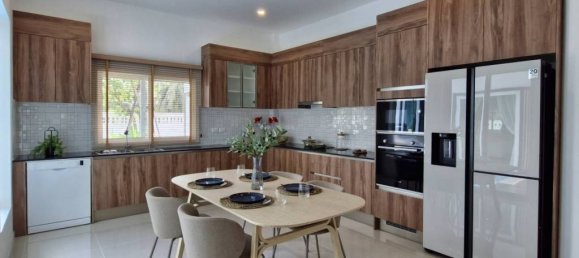 Villa de 3 dormitorios en Bang Lamung, Thailand No. 26830 6