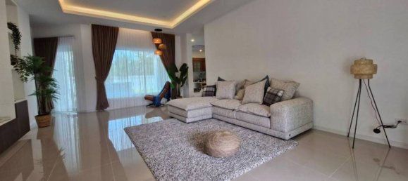 Villa de 3 dormitorios en Bang Lamung, Thailand No. 26830 8