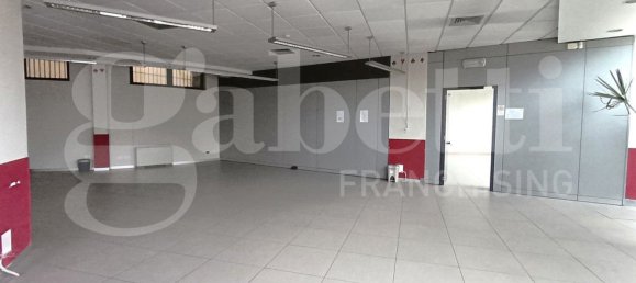 450m² Office in Viareggio, Italy No. 12388 6