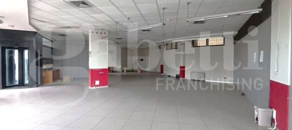 450m² Office in Viareggio, Italy No. 12388 12