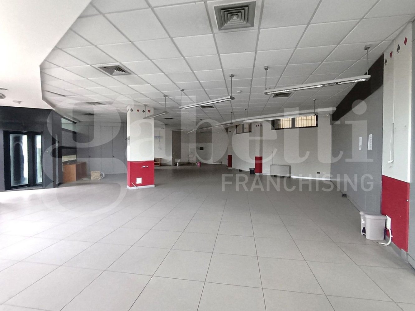 450m² Office in Viareggio, Italy No. 12388