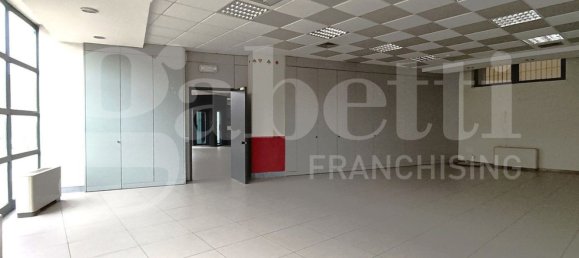 450m² Office in Viareggio, Italy No. 12388 2