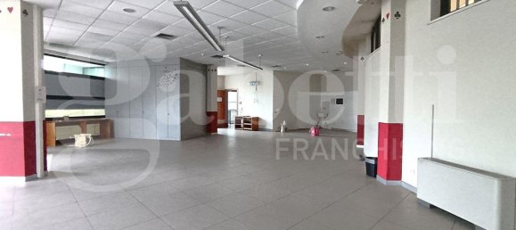 450m² Office in Viareggio, Italy No. 12388 7