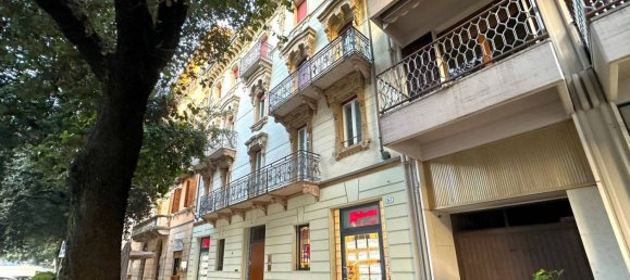 8 bedrooms Apartment in Verona, Italy No. 358975 2