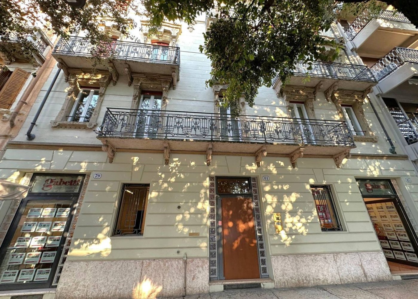 8 bedrooms Apartment in Verona, Italy No. 358975