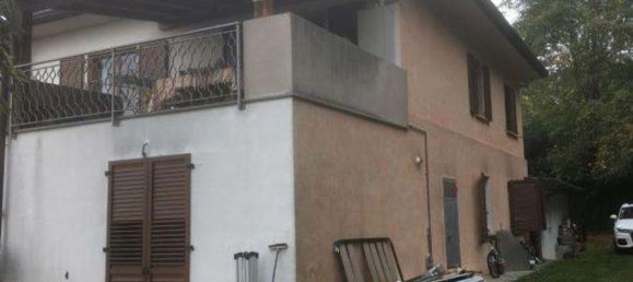 5 rooms Apartment in Monvalle, Italy No. 1666 4